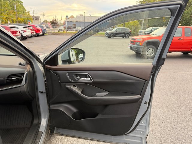 Used 2023 Nissan Rogue Platinum w/ Platinum Premium Package AWD/4WD image 34