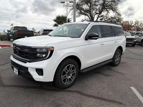 New 2025 Ford Expedition Active image 7
