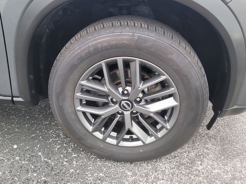 Used 2023 Nissan Rogue S image 10