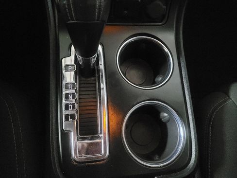 Used 2016 GMC Acadia SLE FWD image 26