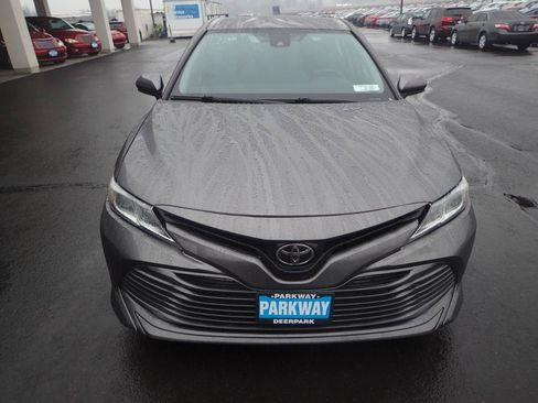 Used 2018 Toyota Camry LE FWD image 8