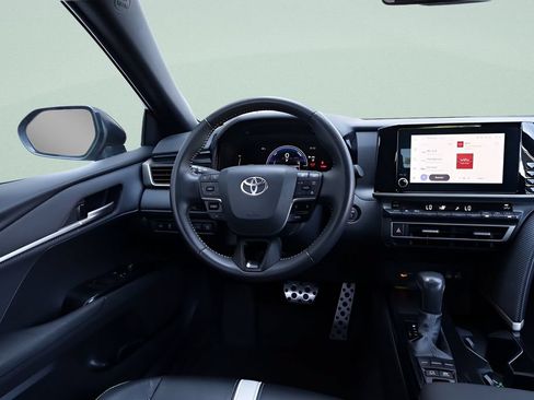 Used 2025 Toyota Camry SE FWD image 30