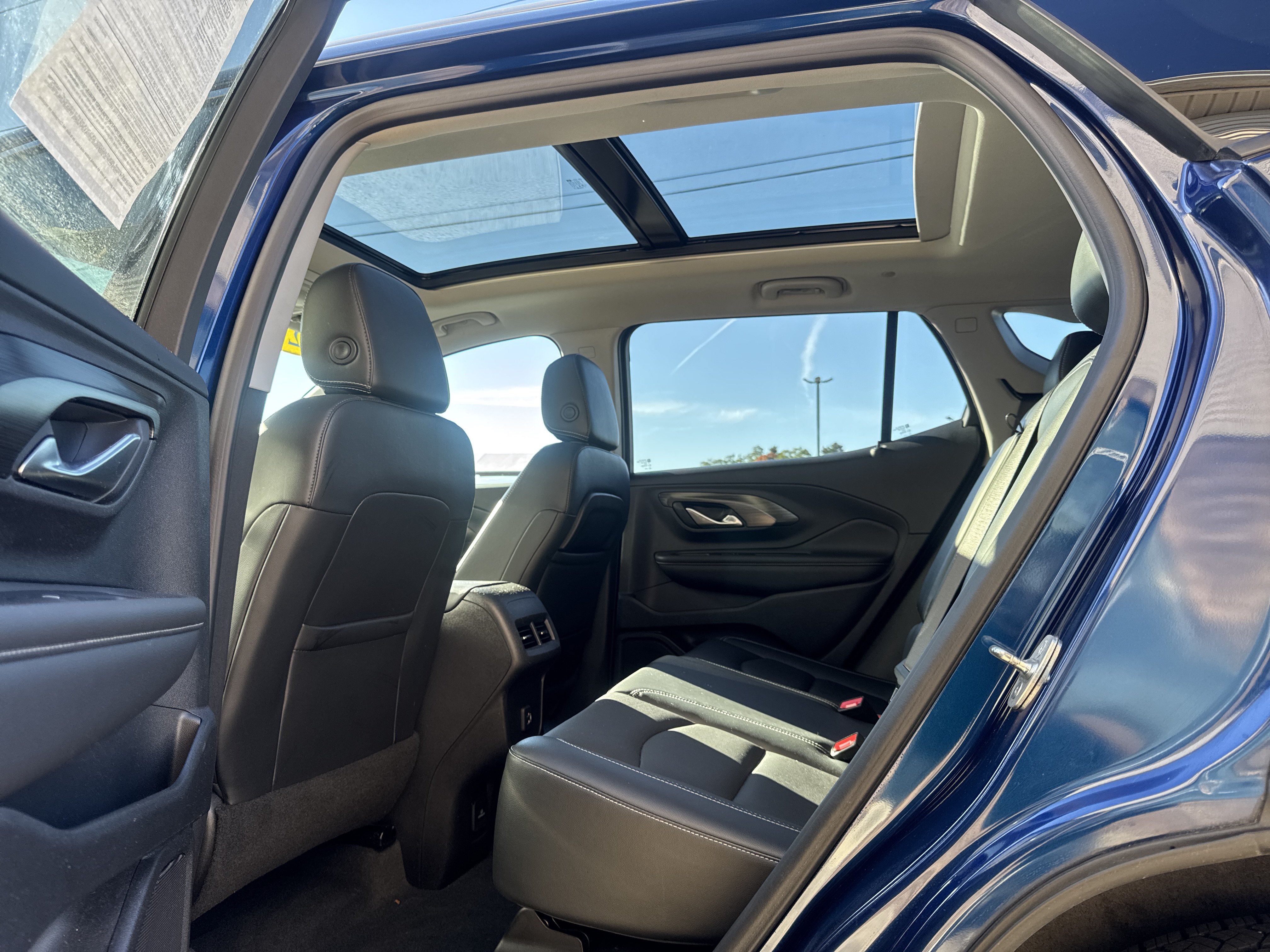 Used 2022 GMC Terrain SLT w/ Infotainment Package II AWD/4WD image 11