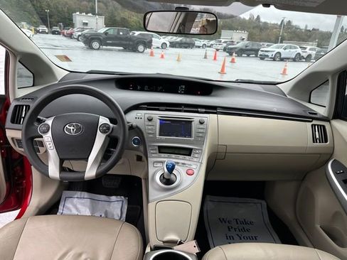 Used 2015 Toyota Prius Three image 13