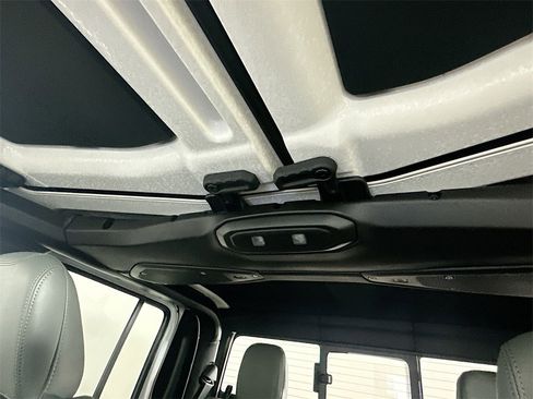 New 2025 Jeep Gladiator Mojave image 14