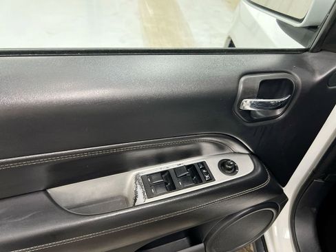 Used 2016 Jeep Compass Latitude image 18