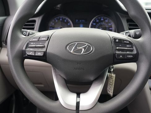 Used 2020 Hyundai Elantra SE FWD image 23