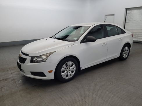 Used 2014 Chevrolet Cruze LS FWD image 2