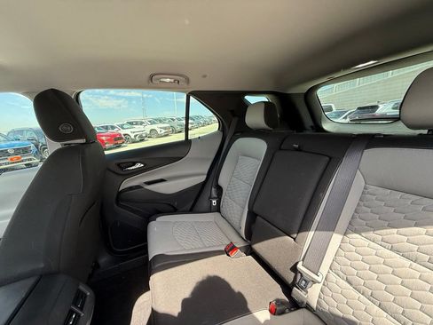 Used 2021 Chevrolet Equinox LS FWD image 19