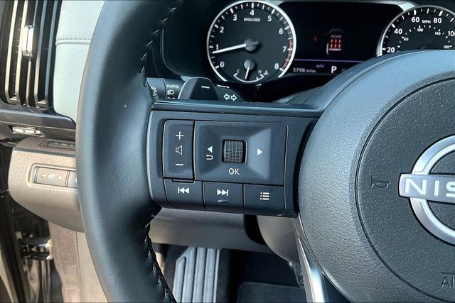 Used 2025 Nissan Pathfinder SV AWD/4WD image 11
