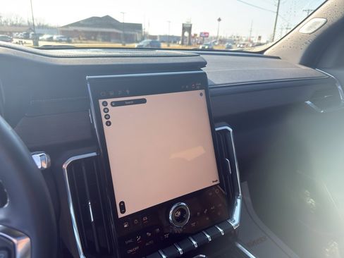 Used 2025 GMC Acadia Denali w/ Super Cruise Package image 16