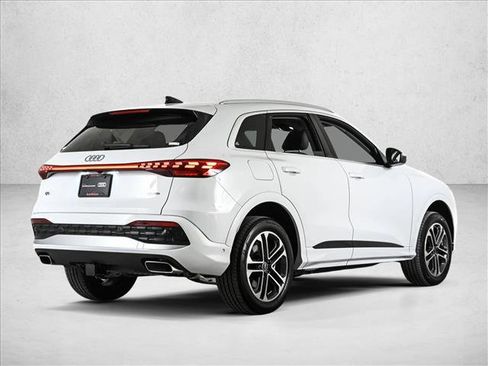 Certified 2025 Audi Q5 Premium w/ Convenience Package image 5