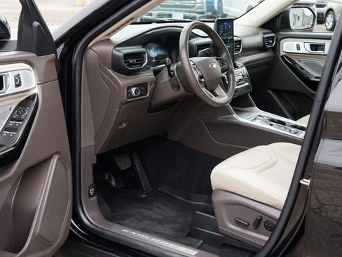 Used 2022 Ford Explorer Platinum image 15