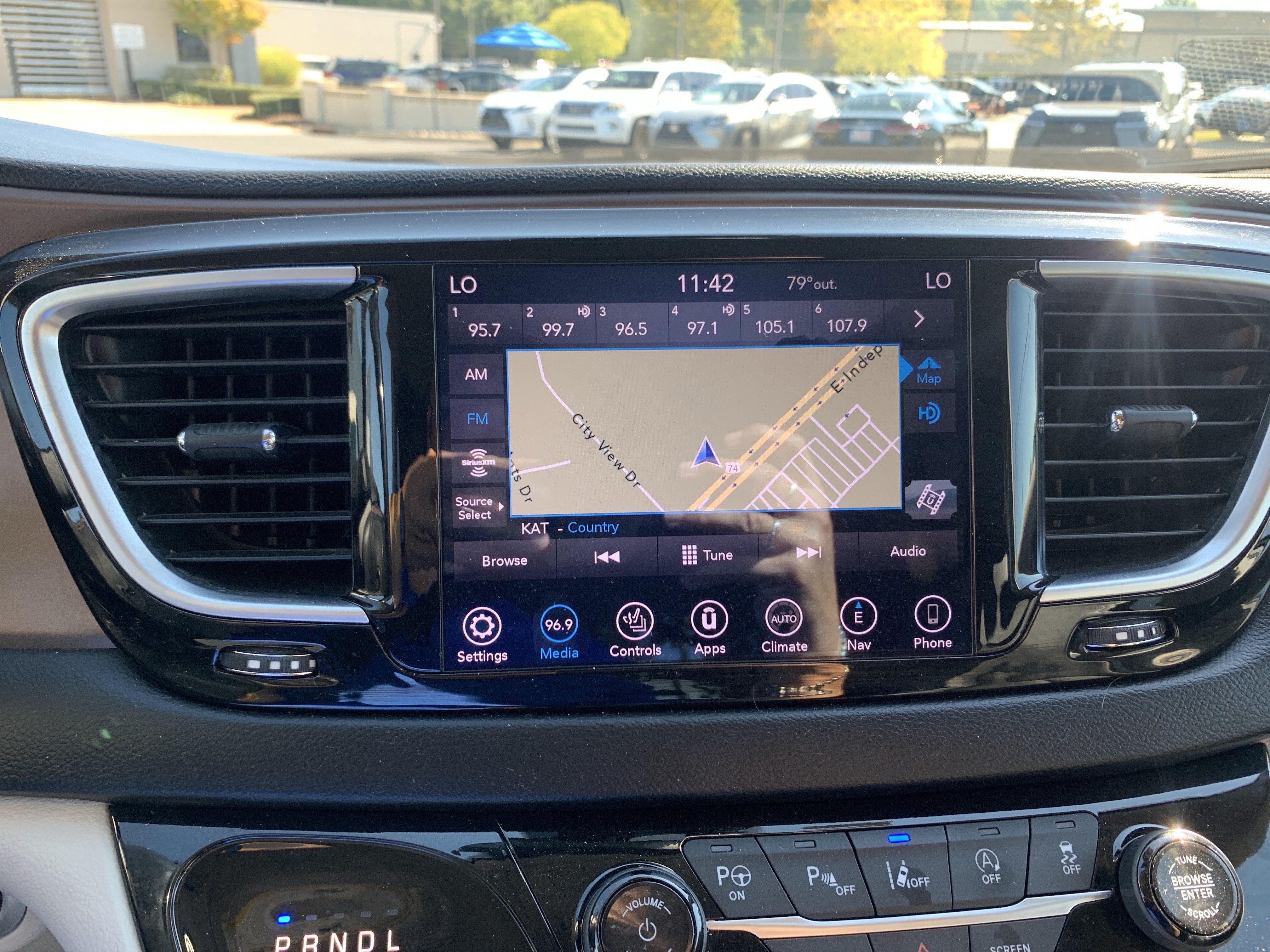 Used 2019 Chrysler Pacifica Touring-L Plus w/ Advanced Safetytec Group FWD image 23