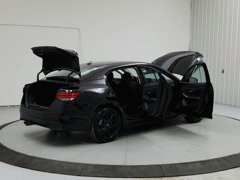 Used 2025 Nissan Sentra SR w/ Midnight Edition image 15