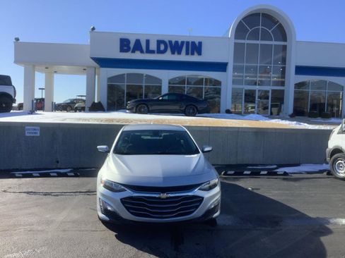 Used 2022 Chevrolet Malibu LT image 2