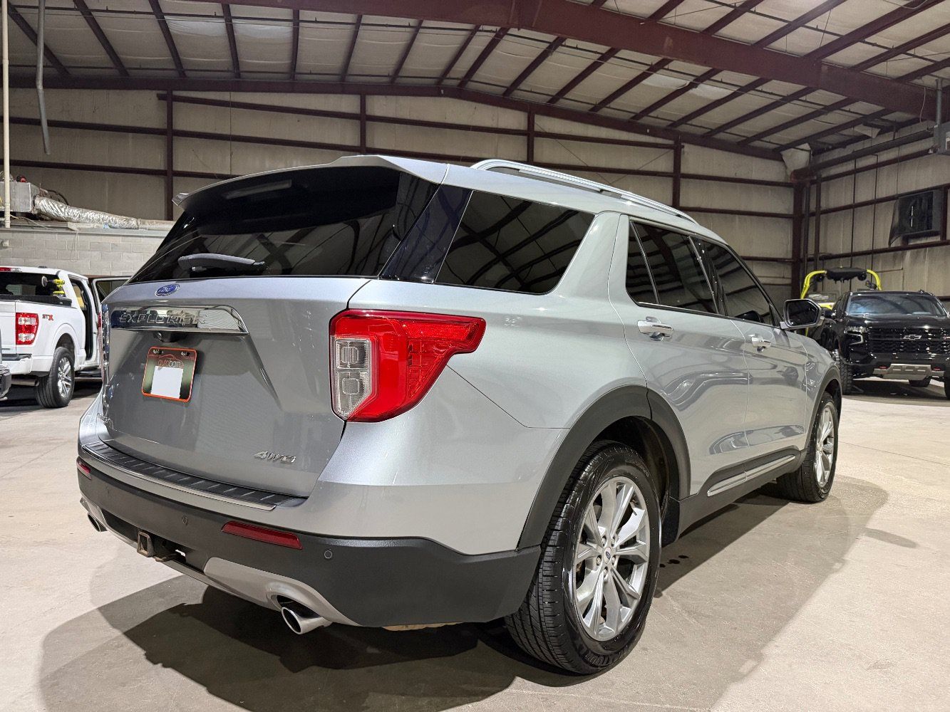 Used 2022 Ford Explorer Limited w/ Equipment Group 301A AWD/4WD image 5