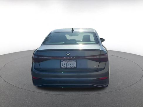 Used 2025 Volkswagen Jetta SE image 12