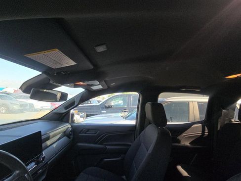 Used 2023 Chevrolet Colorado W/T image 10