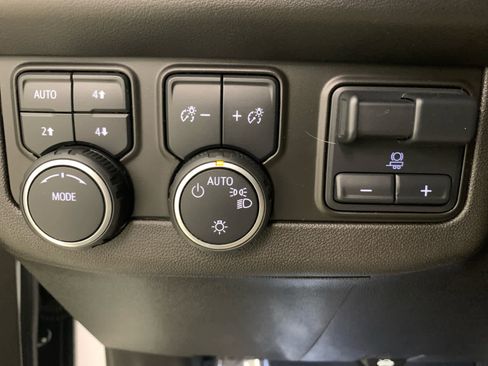 Used 2021 Chevrolet Tahoe Premier w/ Premium Package image 25