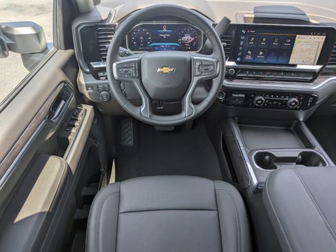 New 2026 Chevrolet Silverado 2500 LTZ w/ LTZ Premium Package AWD/4WD image 4