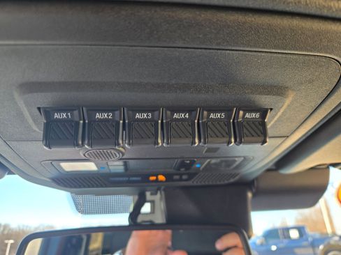 Used 2025 Ford Bronco Badlands image 22