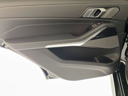 Used 2026 BMW X7 xDrive40i w/ M Sport Package image 32