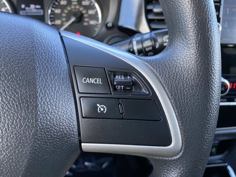 Used 2020 Mitsubishi Outlander ES image 15