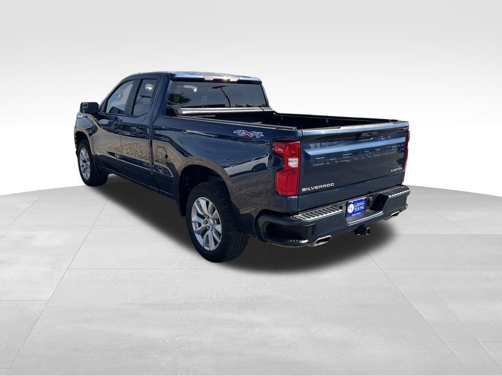 Used 2020 Chevrolet Silverado 1500 Custom w/ Custom Value Package AWD/4WD image 4