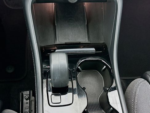 Used 2023 Volvo XC40 Recharge Plus image 24