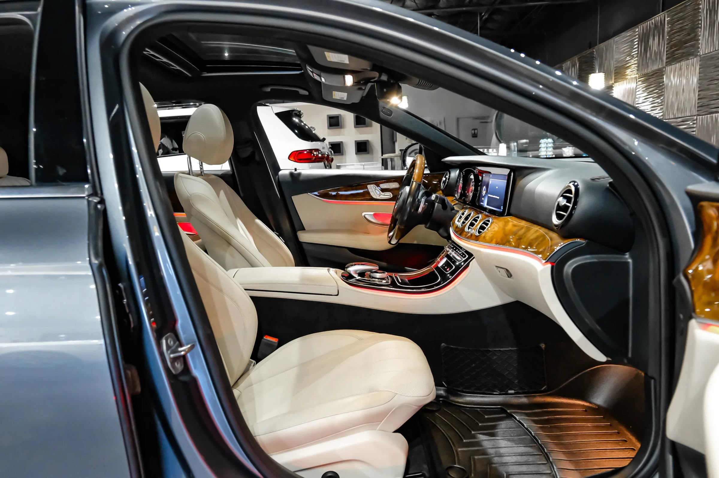 Used 2018 Mercedes-Benz E 300 image 35