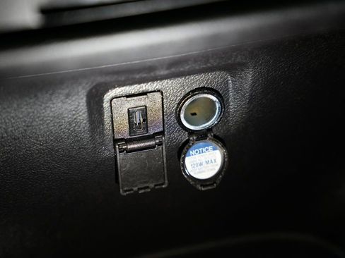 Used 2019 Toyota Sienna Limited Premium image 32