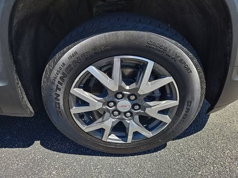 Used 2023 GMC Acadia SLE w/ Driver Convenience Package FWD image 19