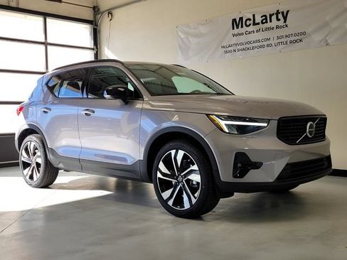 New 2026 Volvo XC40 B4 Plus w/ Climate Package FWD image 5