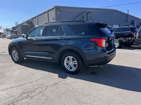 Used 2023 Ford Explorer XLT image 6