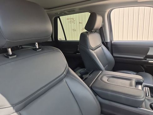 Used 2025 Ford Expedition Max Active AWD/4WD image 18