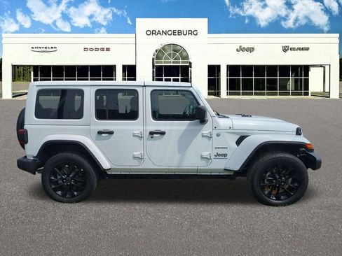 Used 2024 Jeep Wrangler Unlimited Sahara AWD/4WD image 9