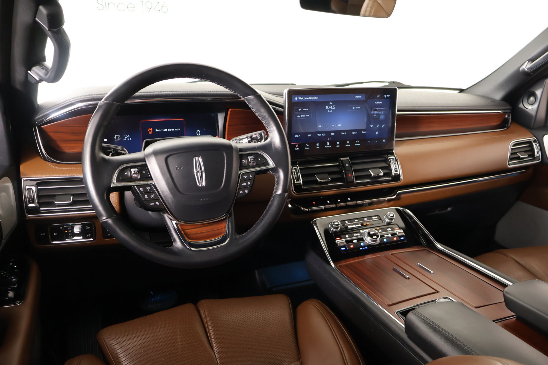 Used 2023 Lincoln Navigator Reserve AWD/4WD image 2