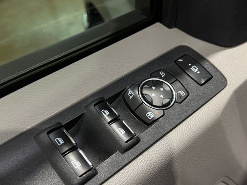 Used 2020 Ford F250 XLT w/ XLT Premium Package image 5