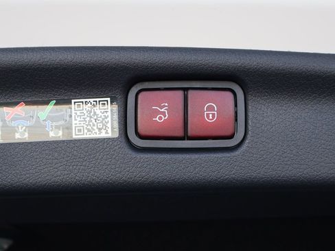 Certified 2025 Mercedes-Benz C 300 4MATIC Sedan image 18