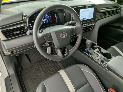 Used 2026 Toyota Camry SE w/ Convenience Package FWD image 11
