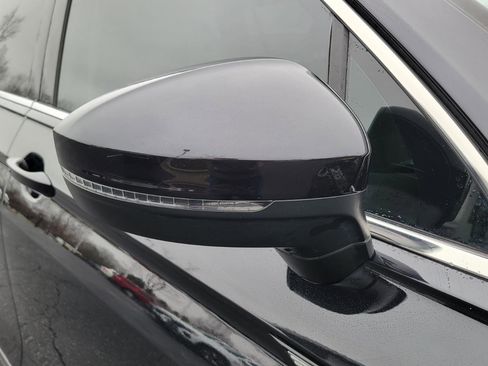 Used 2022 Volkswagen Tiguan SE w/ Panoramic Sunroof Package image 10