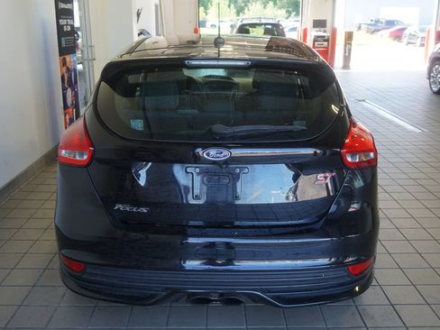 Used 2018 Ford Focus ST FWD image 12