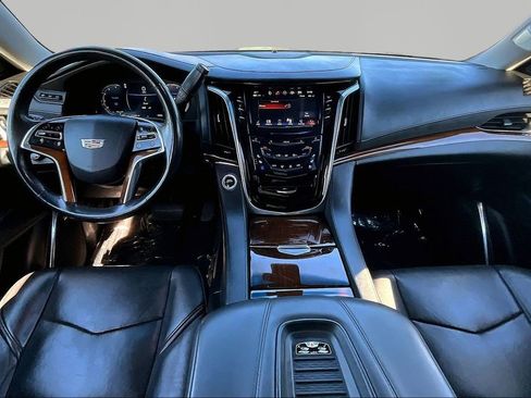 Used 2018 Cadillac Escalade Luxury image 7