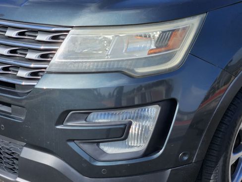 Used 2016 Ford Explorer Limited w/ Equipment Group 301A FWD image 2