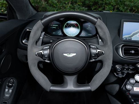 Used 2023 Aston Martin V8 Vantage Roadster image 22
