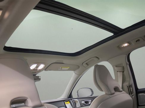 New 2025 Volvo XC60 B5 Ultra w/ Climate Package image 35