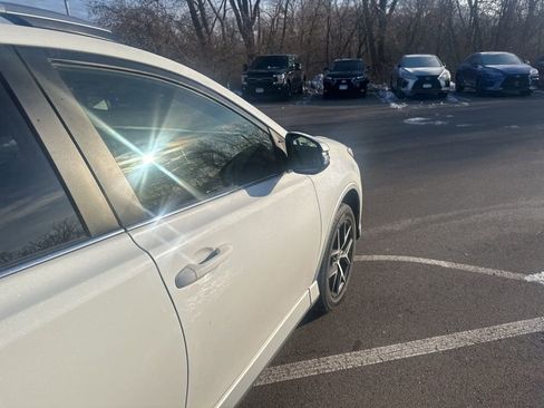 Used 2016 Toyota RAV4 SE image 14