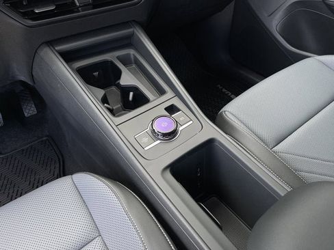 New 2025 Volkswagen Tiguan SE image 17