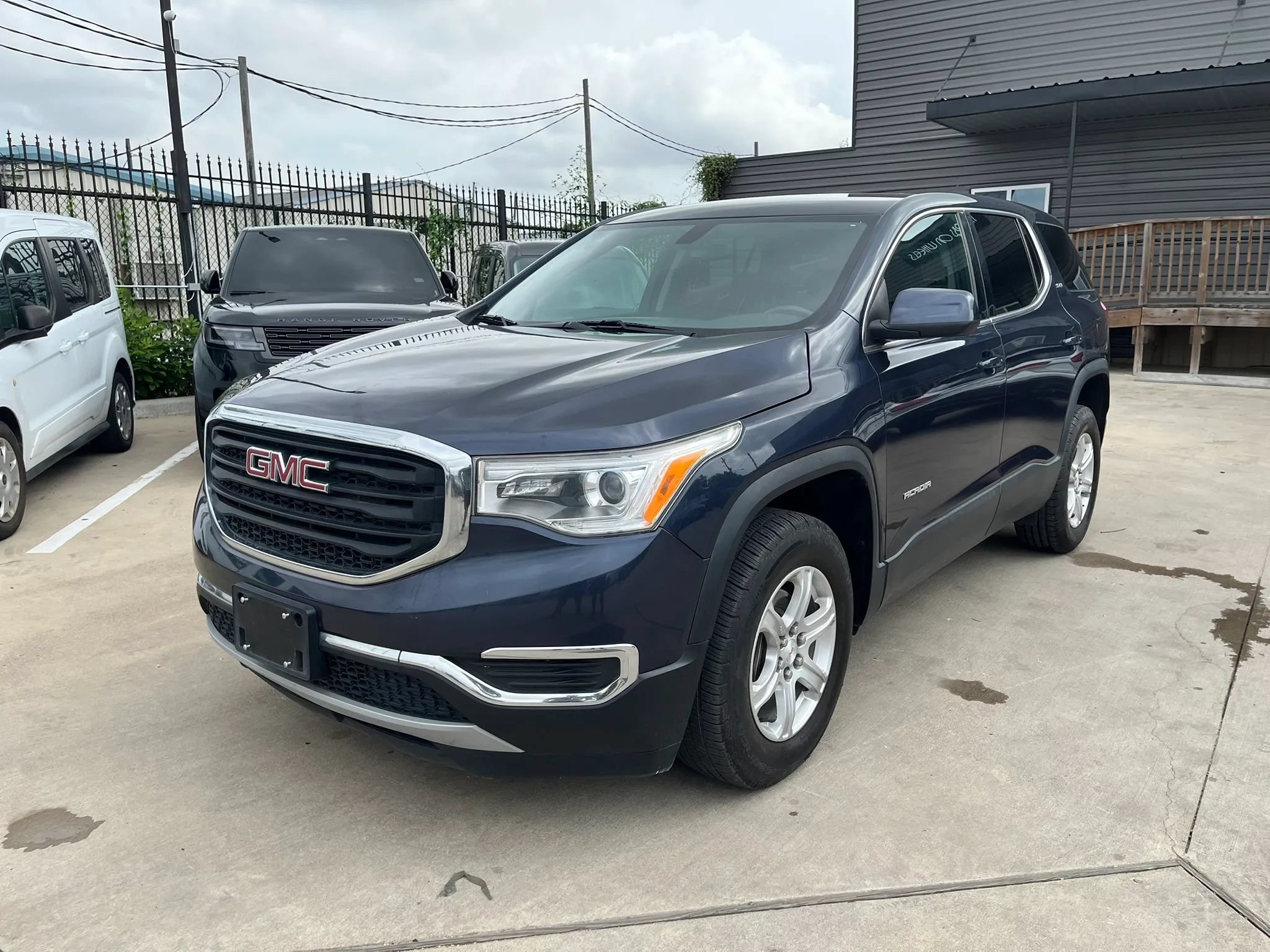 Used 2019 GMC Acadia SLE AWD/4WD image 1